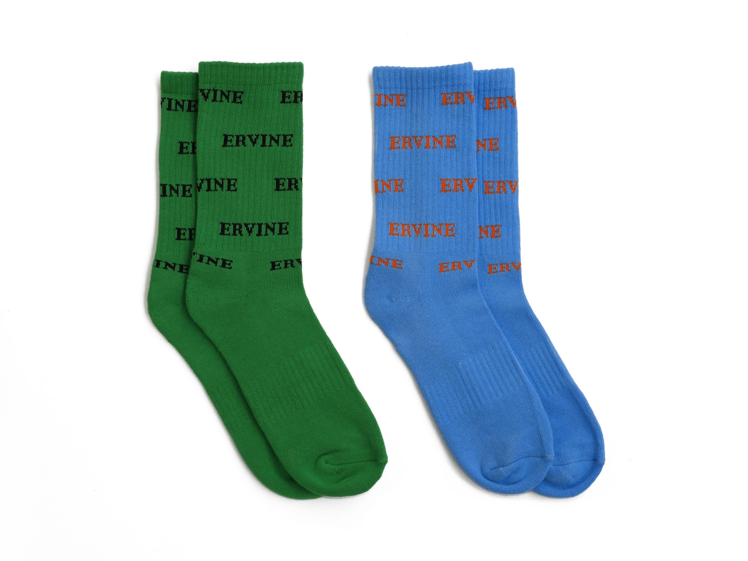 Crew socks for men and women in brushed cotton fabric. Comes in green and blue.